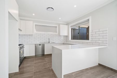 Stunning 4 Bedroom Duplex - Photo 2