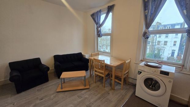 Studio to rent - Photo 1