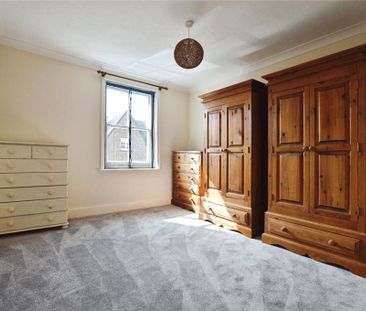 2 bedroom end of terrace house to rent - Photo 3