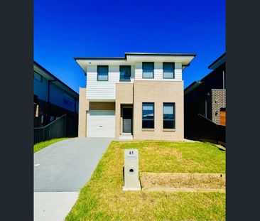 Elegant 3-Bedroom Home Offering Comfort and Convenience - Photo 3