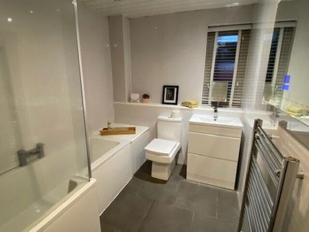 Park Avenue, Milngavie - Photo 3