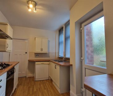 2 bed flat to rent in St Albans Crescent, Heaton - Photo 1