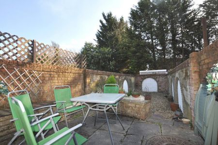 3 bedroom terraced house to rent - Photo 5