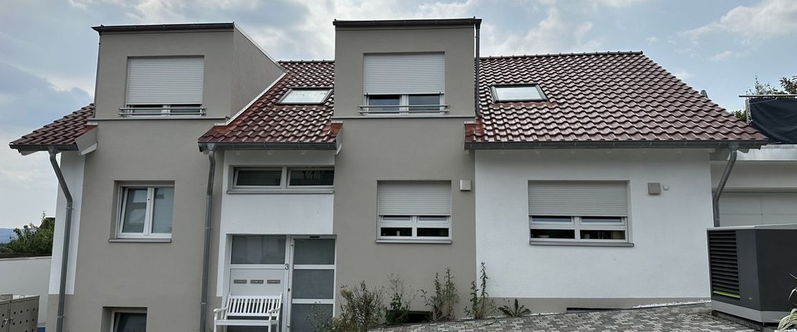 Luxuriöse und moderne 4-Zimmer Wohnung mit Balkon, Garage und Landhausküche! - Photo 1