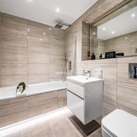 35 Aviv Place , AddlestoneProperty for lettings - Seymours - Photo 4