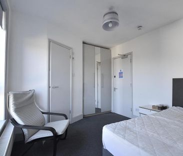 1 bedroom in a house share to rent - Photo 2