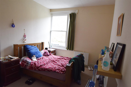 2 Bed Flat - Purpose Built - Photo 3