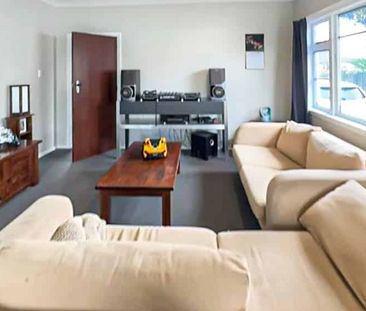 Warm, Cosy Three Bedroom Home - Photo 4