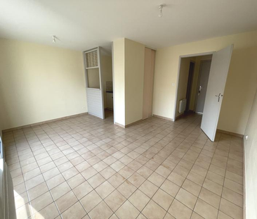 Location Appartement 1 pièce 26m² LA ROCHE SUR YON 85000 - Photo 2