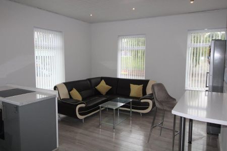 1 bedroom in a flat share to rent - Photo 3