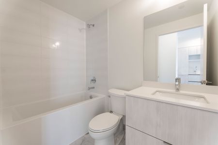 For Lease - 6 David Eyer Road Unit# 817, Richmond Hill, Ontario - Photo 4