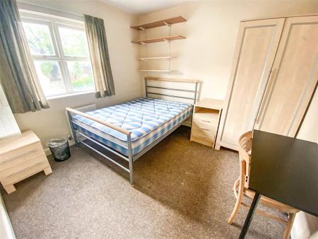 4 bedroom end of terrace house to rent - Photo 5