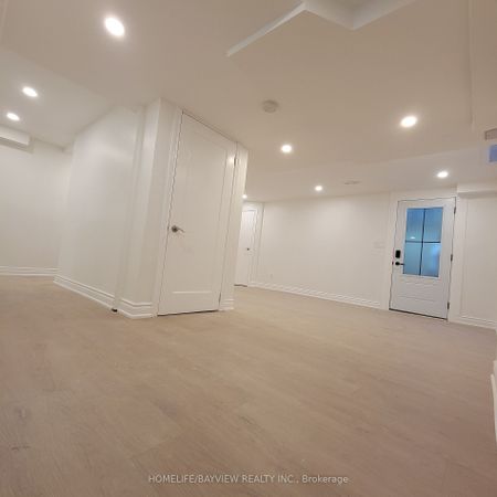 For Lease - 14 Eves Court, Newmarket, Ontario - Photo 3