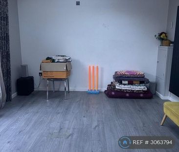 4 bedroom detached house to rent - Photo 3