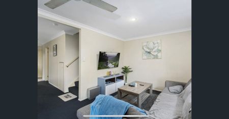 Spacious 3 Bedroom Unit in Secure Complex with Pool - Photo 2