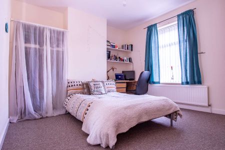 Ideal for its close proximity to town! - Photo 2
