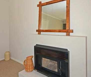 Lovely Heretaunga 3 Bedroom Home - Photo 2