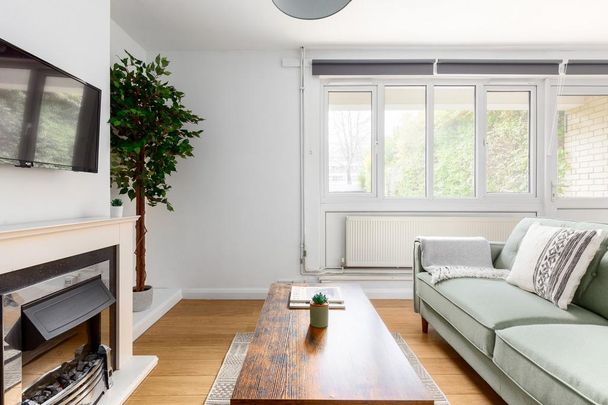 2 bedroom ground floor flat to rent - Photo 1