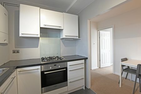 3 Bed Flat, Fairfield, NW1 - Photo 4