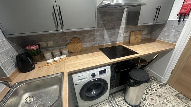 1 bedroom in a house share to rent - Photo 1