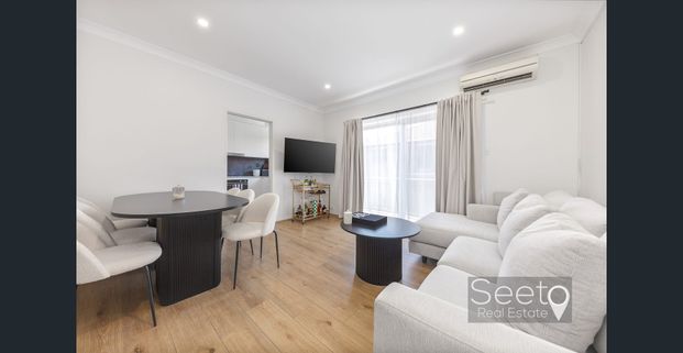 North facing, Bright and Fully Renovated Top-floor Two-bedroom Apartment offering exceptional convenience - Photo 1