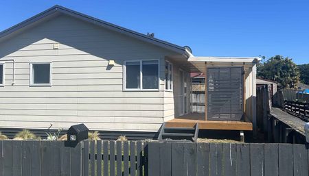 Cute One-Bedroom Home - Photo 2