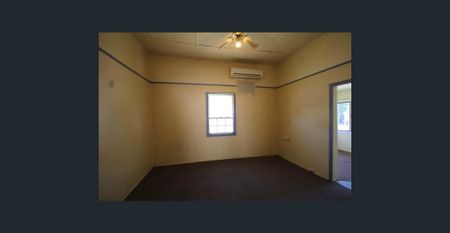 Cosy cottage home in Depot Hill. - Photo 3