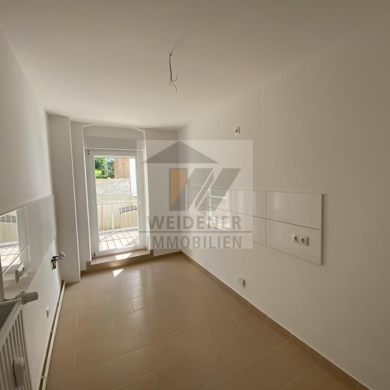 Sanierte 4 Raum Wohnung mit Balkon und Bad mit Wanne in Gera-Pforten! - Photo 1