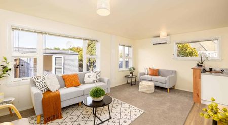 Three bedroom plus a studio - Photo 2