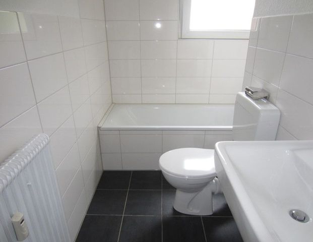 Gut aufgeteilte 2-Zi.-Whg. mit Balkon in gepflegter Lage! - Foto 1