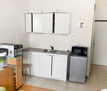 Ponúkame na prenájom garsónku s balkónom na Postupimskej ul. Dargov... - Fotografia 1