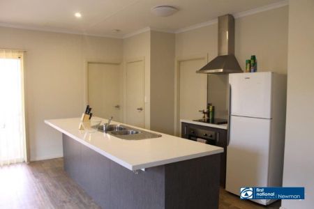 3 BEDROOMS, 3 ENSUITES - Photo 5