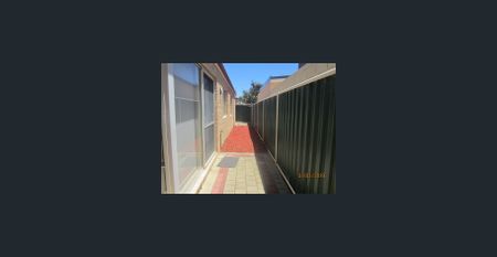 Low Maintenance & Secure - Photo 5