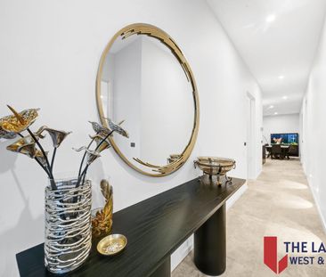 4-Bedroom Luxury Home with Dual Master Suites, 2 Living Areas & 2 K... - Photo 6