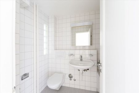 Immediately - your new home in a family neighborhood - Photo 5