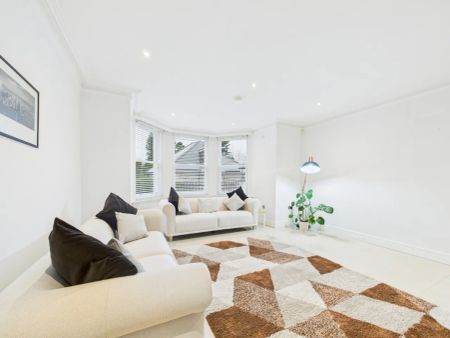 Apartment 2, 39 - Photo 2