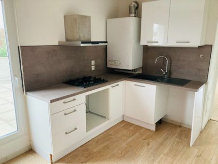 Location Appartement 5 pièces 115m² LYON 9ème - Photo 2