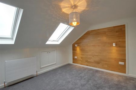 3 bedroom flat to rent - Photo 3