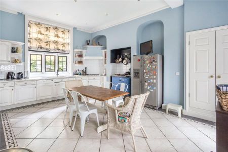 5 bedroom townhouse to rent - Photo 3