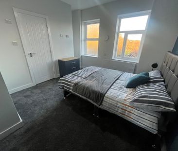 Tonge Moor Road, Bolton - Photo 4