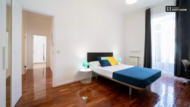 Room in a shared 11-bedroom apartment for rent in Justicia - Foto 1