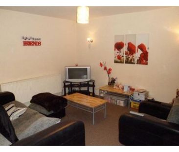 5 BEDS SEMI DETACHED HOUSE IN FANTASTIC LOCATION - Photo 2