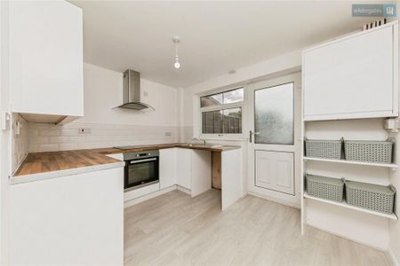 2 bedroom mews to rent - Photo 5