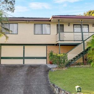 Unfurnished Woodridge House for Rent - Perfect for Your Dream Home! - Photo 3