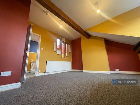 3 bedroom flat to rent - Photo 2