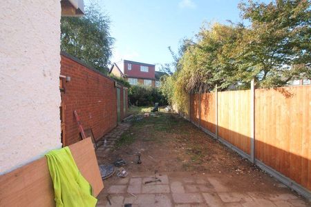 5 bedroom semi-detached house to rent - Photo 5