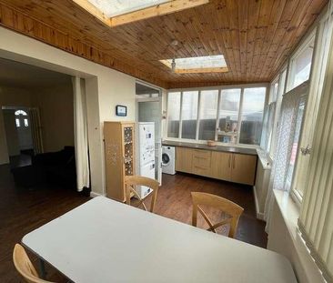 Hedgemans Road, RM9 - Photo 1