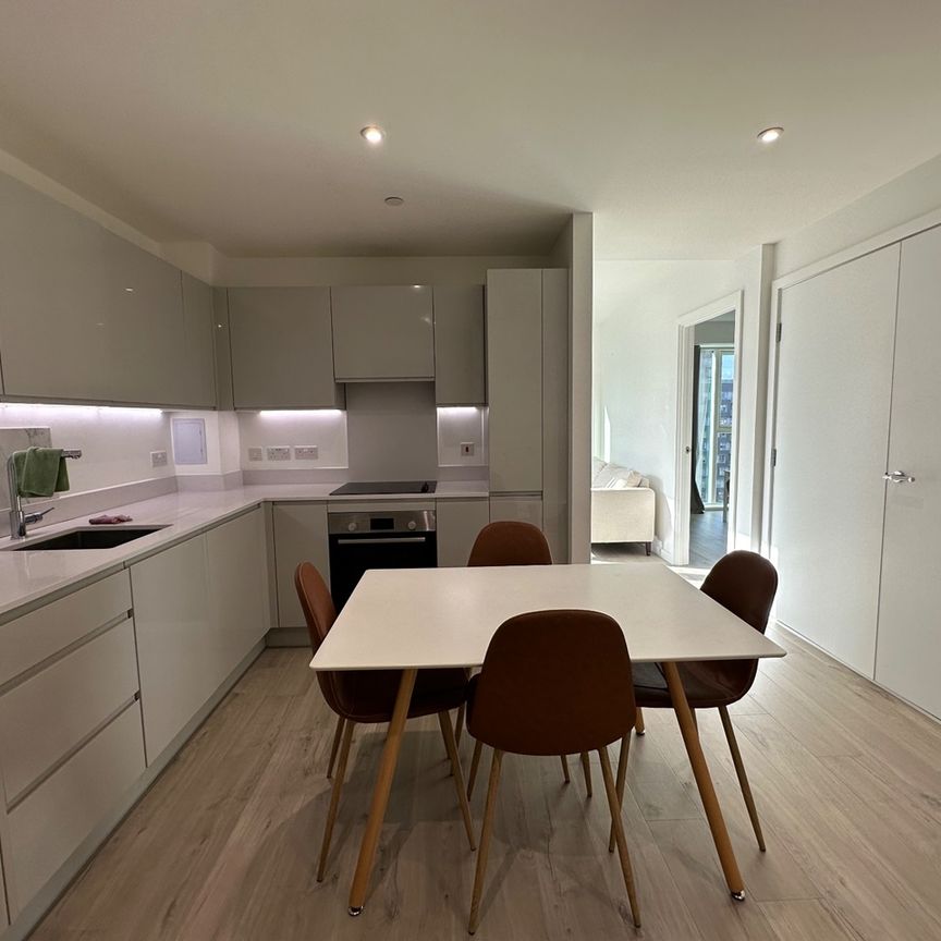 2 Bed Flat, London, E16 - Photo 1