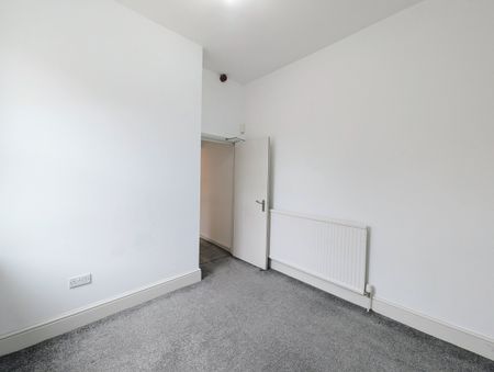 2 Bed Flat, Burns Street, NG7 - Photo 3