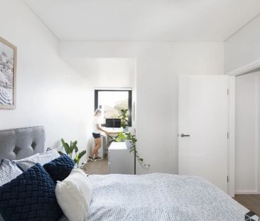 Ultra Modern Light Filled Apartment - Photo 6